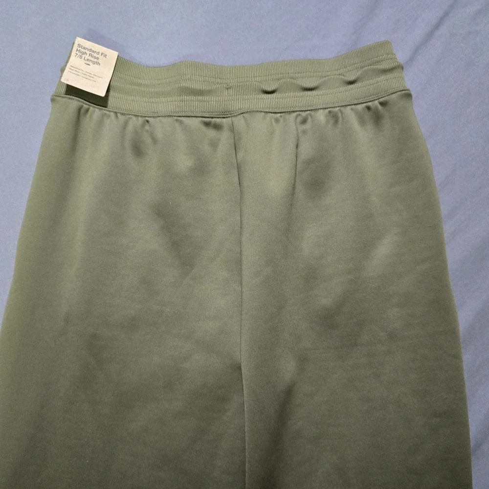 Nike Therma-FIT Joggers Womens Medium Olive Green High Rise 7/8 FB5431-222